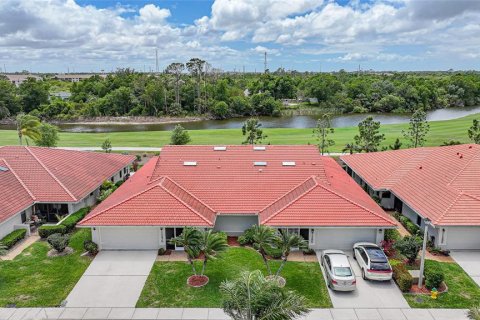 Casa en venta en Lake Suzy, Florida, 3 dormitorios, 202.16 m2 № 2097412 - foto 2