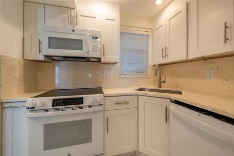 Apartamento en alquiler en Fort Lauderdale, Florida, 2 dormitorios, 132.85 m2 № 2174078 - foto 4