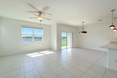 Townhouse in San Antonio, Florida 3 bedrooms, 167.32 sq.m. № 2419754 - photo 8
