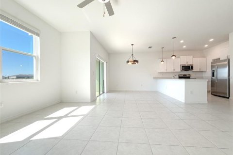 Townhouse in San Antonio, Florida 3 bedrooms, 167.32 sq.m. № 2419754 - photo 11