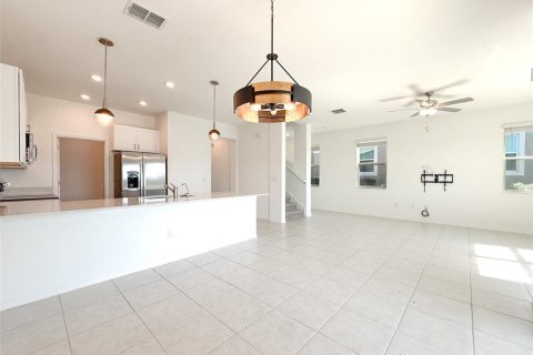 Townhouse in San Antonio, Florida 3 bedrooms, 167.32 sq.m. № 2419754 - photo 10