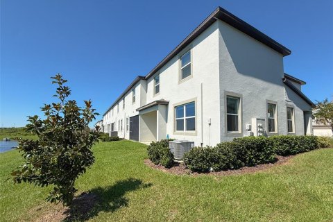 Townhouse in San Antonio, Florida 3 bedrooms, 167.32 sq.m. № 2419754 - photo 5