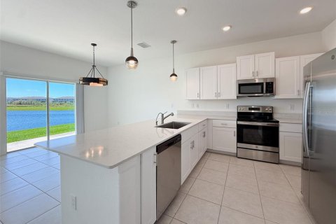 Townhouse in San Antonio, Florida 3 bedrooms, 167.32 sq.m. № 2419754 - photo 7