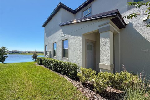 Townhouse in San Antonio, Florida 3 bedrooms, 167.32 sq.m. № 2419754 - photo 3