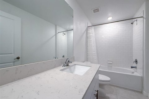 Townhouse in San Antonio, Florida 3 bedrooms, 167.32 sq.m. № 2419754 - photo 27