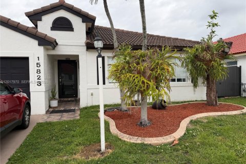 Villa ou maison à vendre à Miami, Floride: 4 chambres, 135.08 m2 № 2078431 - photo 2