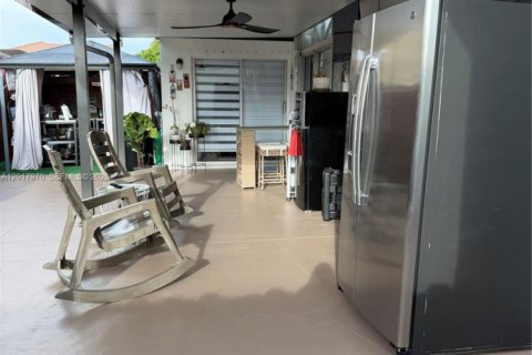 Villa ou maison à vendre à Miami, Floride: 4 chambres, 135.08 m2 № 2078431 - photo 23
