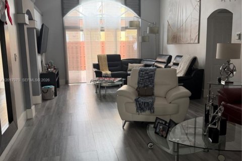 Villa ou maison à vendre à Miami, Floride: 4 chambres, 135.08 m2 № 2078431 - photo 5