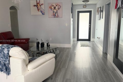 Villa ou maison à vendre à Miami, Floride: 4 chambres, 135.08 m2 № 2078431 - photo 6