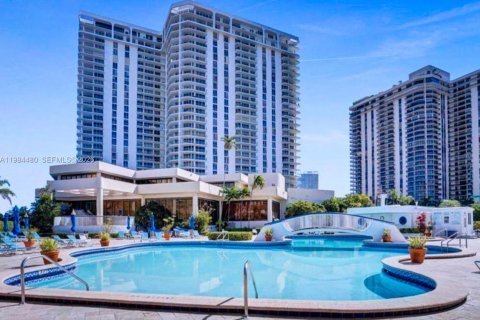 Снять в аренду кондоминиум в Авентура, Флорида 2 спальни, 141.4м2, № 2047538 - фото 2