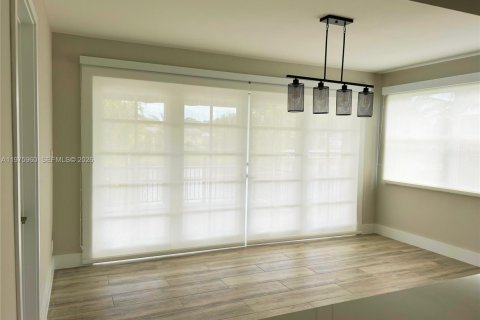 House in Cooper City, Florida 3 bedrooms, 148.64 sq.m. № 2050283 - photo 3