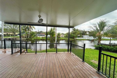 House in Cooper City, Florida 3 bedrooms, 148.64 sq.m. № 2050283 - photo 13