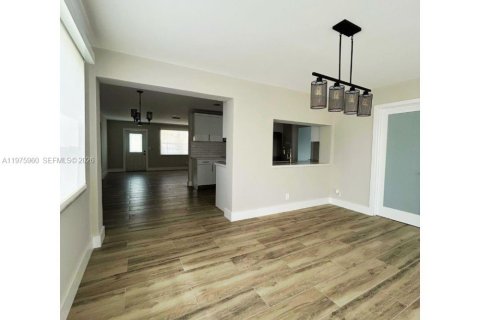 House in Cooper City, Florida 3 bedrooms, 148.64 sq.m. № 2050283 - photo 12