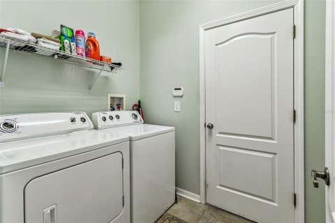 House in Land O' Lakes, Florida 5 bedrooms, 246.38 sq.m. № 2123182 - photo 11