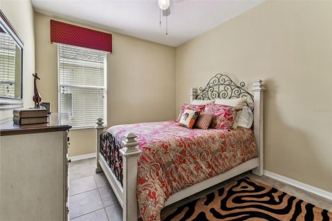 House in Land O' Lakes, Florida 5 bedrooms, 246.38 sq.m. № 2123182 - photo 12