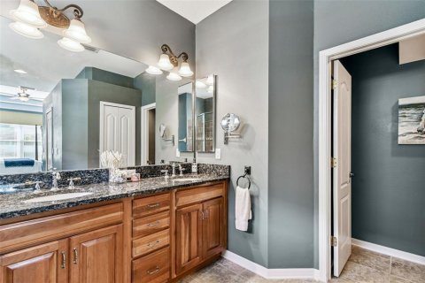 House in Land O' Lakes, Florida 5 bedrooms, 246.38 sq.m. № 2123182 - photo 27