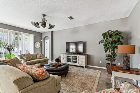 House in Land O' Lakes, Florida 5 bedrooms, 246.38 sq.m. № 2123182 - photo 16