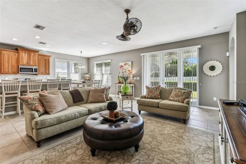 House in Land O' Lakes, Florida 5 bedrooms, 246.38 sq.m. № 2123182 - photo 17