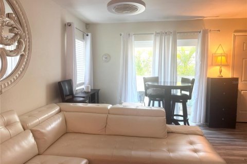 Adosado en alquiler en Clearwater, Florida, 2 dormitorios, 79.25 m2 № 1573661 - foto 4