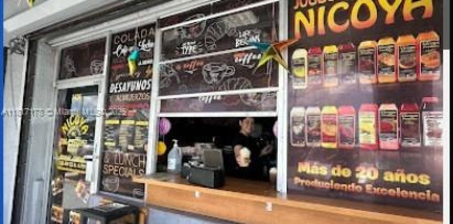 Propiedad comercial en Hialeah, Florida № 1942886