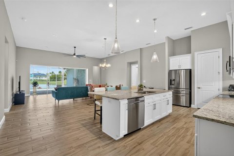 Casa en venta en Daytona Beach, Florida, 4 dormitorios, 225.29 m2 № 1900324 - foto 4
