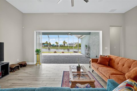 Casa en venta en Daytona Beach, Florida, 4 dormitorios, 225.29 m2 № 1900324 - foto 12