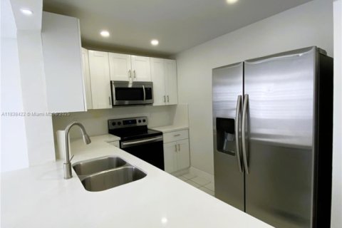 Condominio en venta en Hialeah, Florida, 2 dormitorios, 92.53 m2 № 1945023 - foto 4