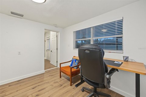 House in Palm Harbor, Florida 3 bedrooms, 133.41 sq.m. № 2412729 - photo 26