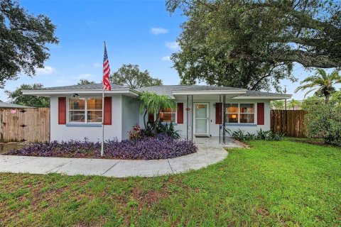 House in Palm Harbor, Florida 3 bedrooms, 133.41 sq.m. № 2412729