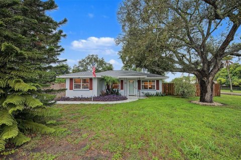 House in Palm Harbor, Florida 3 bedrooms, 133.41 sq.m. № 2412729 - photo 2