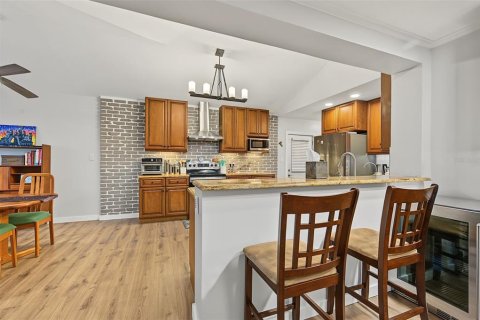 House in Palm Harbor, Florida 3 bedrooms, 133.41 sq.m. № 2412729 - photo 11