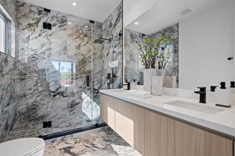 Adosado en venta en Miami, Florida, 3 dormitorios, 195.84 m2 № 1484246 - foto 14