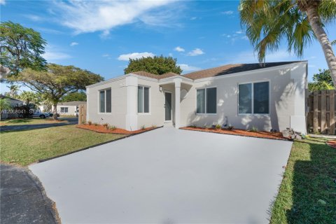 Casa en Cutler Bay, Florida 3 dormitorios, 127.18 m2 № 2292200