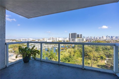 Condo in Miami, Florida, 2 bedrooms  № 1737886 - photo 4