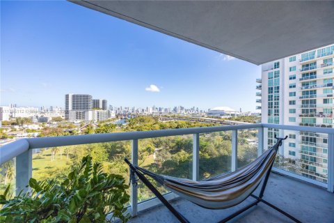 Condo in Miami, Florida, 2 bedrooms  № 1737886 - photo 2