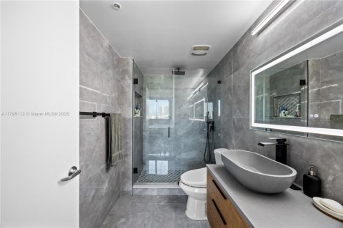 Condo in Miami, Florida, 2 bedrooms  № 1737886 - photo 21