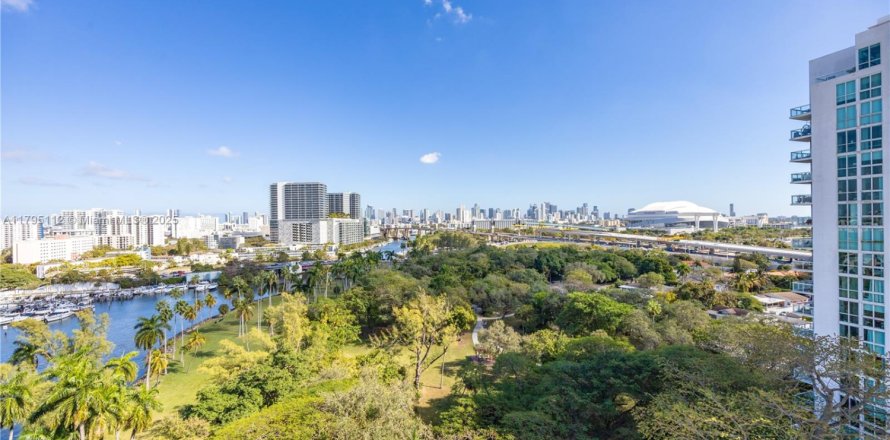 Condo in Miami, Florida, 2 bedrooms  № 1737886