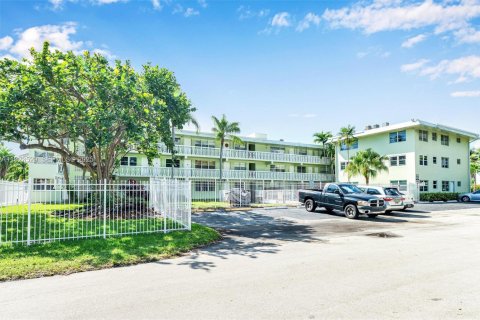 Снять в аренду кондоминиум в Форт-Лодердейл, Флорида 2 спальни, 74.32м2, № 1983818 - фото 9