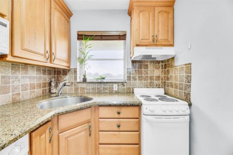 Снять в аренду кондоминиум в Форт-Лодердейл, Флорида 2 спальни, 74.32м2, № 1983818 - фото 19