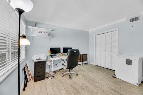 Снять в аренду кондоминиум в Форт-Лодердейл, Флорида 2 спальни, 74.32м2, № 1983818 - фото 23