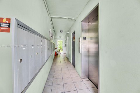 Снять в аренду кондоминиум в Форт-Лодердейл, Флорида 2 спальни, 74.32м2, № 1983818 - фото 30