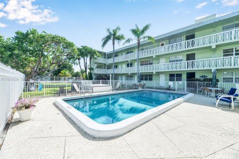 Снять в аренду кондоминиум в Форт-Лодердейл, Флорида 2 спальни, 74.32м2, № 1983818 - фото 6