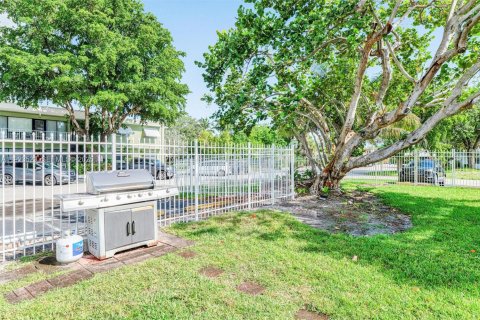 Снять в аренду кондоминиум в Форт-Лодердейл, Флорида 2 спальни, 74.32м2, № 1983818 - фото 8