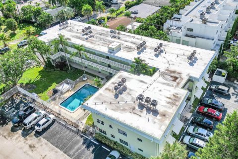 Снять в аренду кондоминиум в Форт-Лодердейл, Флорида 2 спальни, 74.32м2, № 1983818 - фото 2