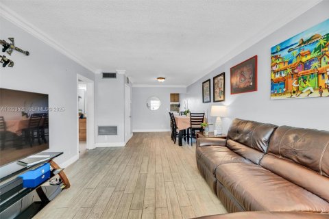 Снять в аренду кондоминиум в Форт-Лодердейл, Флорида 2 спальни, 74.32м2, № 1983818 - фото 13