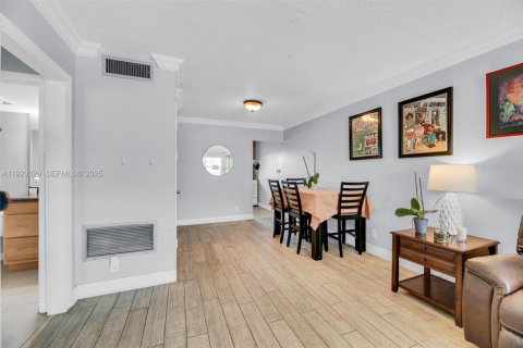 Снять в аренду кондоминиум в Форт-Лодердейл, Флорида 2 спальни, 74.32м2, № 1983818 - фото 11