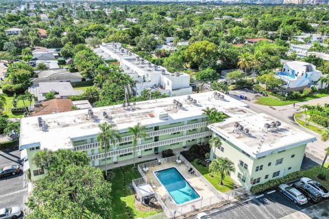 Снять в аренду кондоминиум в Форт-Лодердейл, Флорида 2 спальни, 74.32м2, № 1983818 - фото 1
