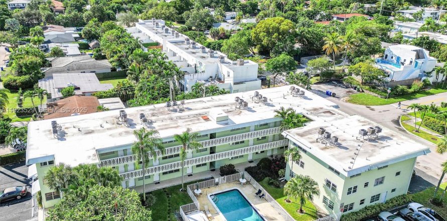 Кондоминиум с 2 спальнями в Форт-Лодердейл, Флорида № 1983818