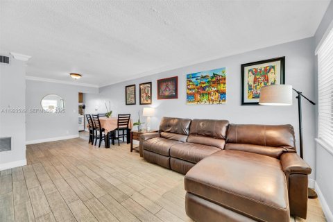 Снять в аренду кондоминиум в Форт-Лодердейл, Флорида 2 спальни, 74.32м2, № 1983818 - фото 12