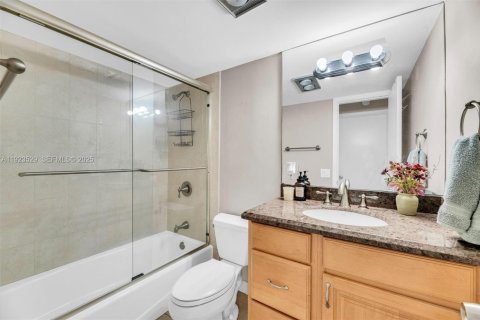 Снять в аренду кондоминиум в Форт-Лодердейл, Флорида 2 спальни, 74.32м2, № 1983818 - фото 25